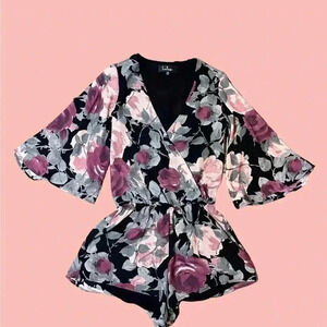 3/$25 Lulu’s Floral Romper XS